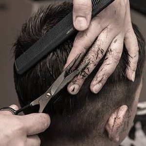 آرایشگرحرفه‌ای در منزل