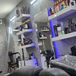آرایشگر آقا با مشتری(تهرانپارس)