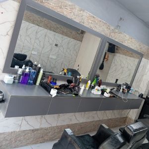 دکور آرایشگاه با اینه