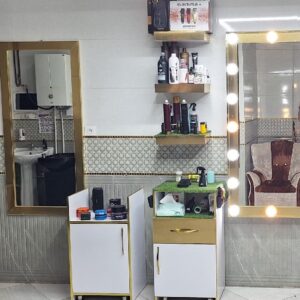 فروش دکور و آینه
باکس وسط دوتا، کشو تکی دوتا ، آینه یه مدل ساده و یه مدل دور لامپ، همراه با 3 تا شلف و 4 تا طبقه